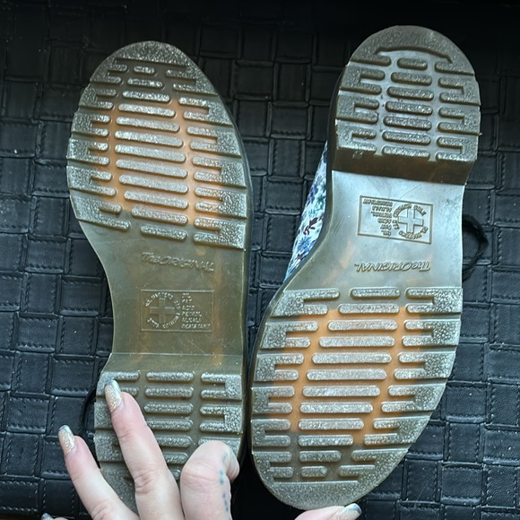 Light worn Dr. Martens Lester W7. - Picture 5 of 6